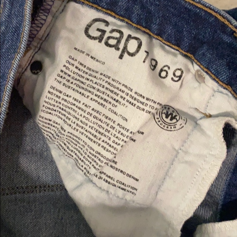 Jean Shorts - Picture 3 of 4